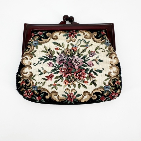 Vintage Handbags - Vintage Victorian Floral Fabric Tapestry Coin Change Purse Kisslock